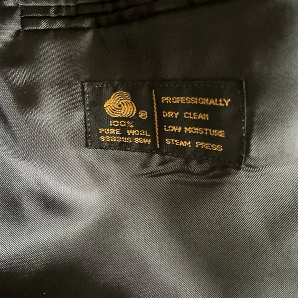Jones New York Suit Men 43 R Black Golden Twist Wool USA Made Vtg